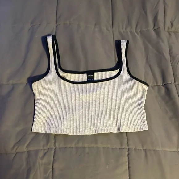 crop top - Picture 3 of 4
